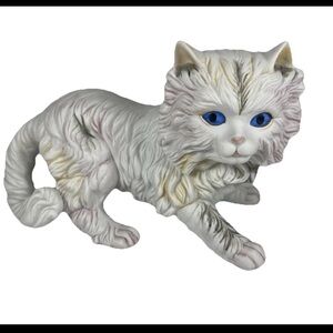 Vintage white matte‎ ceramic Persian cat figurine sculpture signed foot Italian